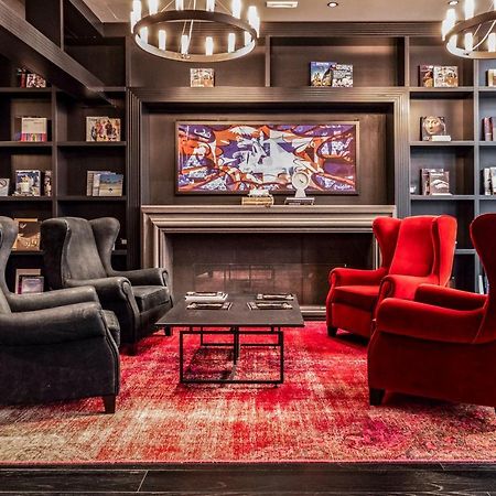 Palazzo Cornalia Hotel Milan Bagian luar foto The lounge at the airport