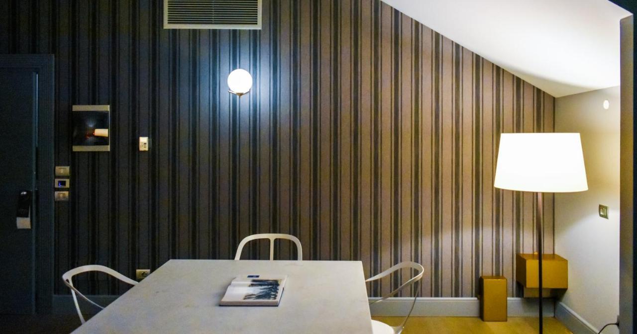Palazzo Cornalia Hotel Milan Bagian luar foto Interior of the house