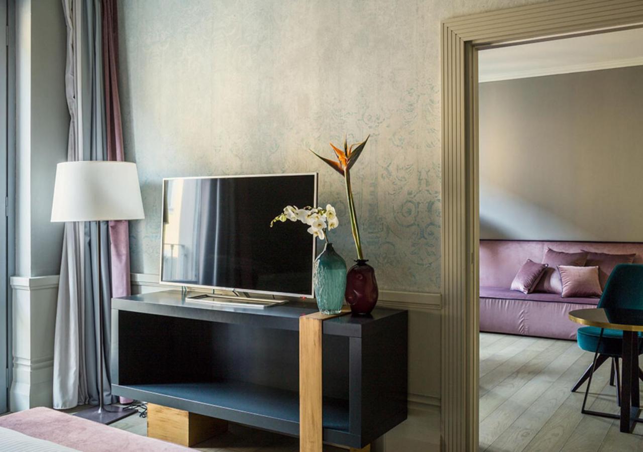 Palazzo Cornalia Hotel Milan Bagian luar foto A room at the hotel