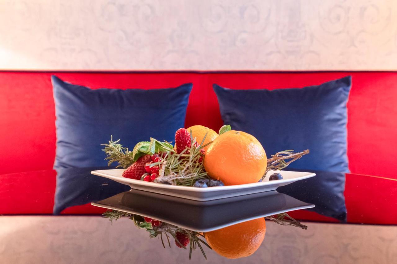 Palazzo Cornalia Hotel Milan Bagian luar foto A fruit salad