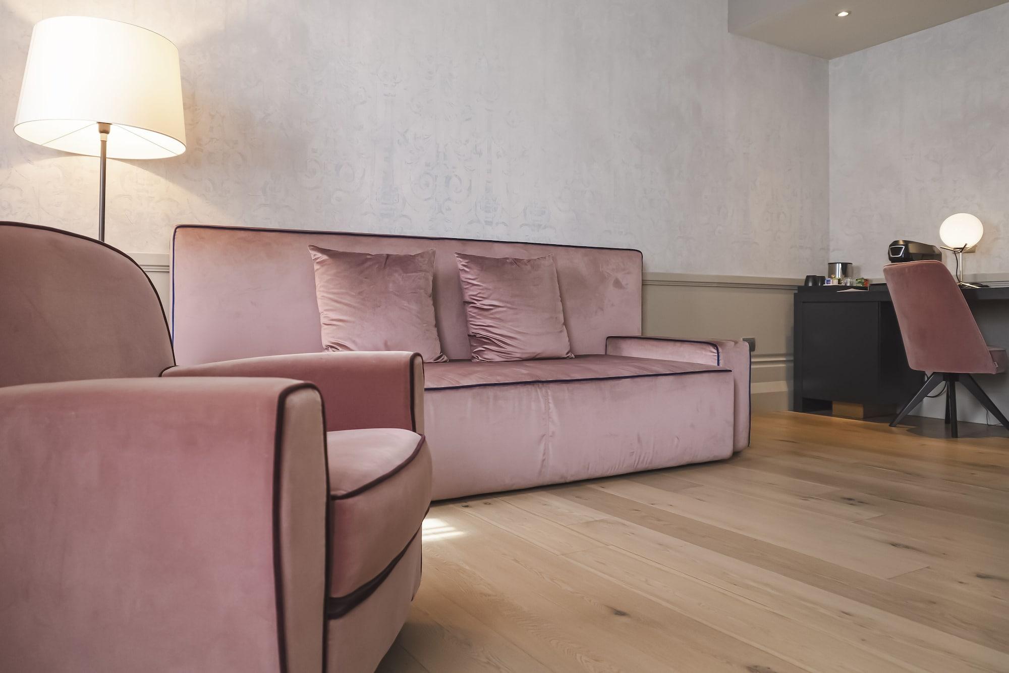 Palazzo Cornalia Hotel Milan Bagian luar foto A sofa upholstered in velvet