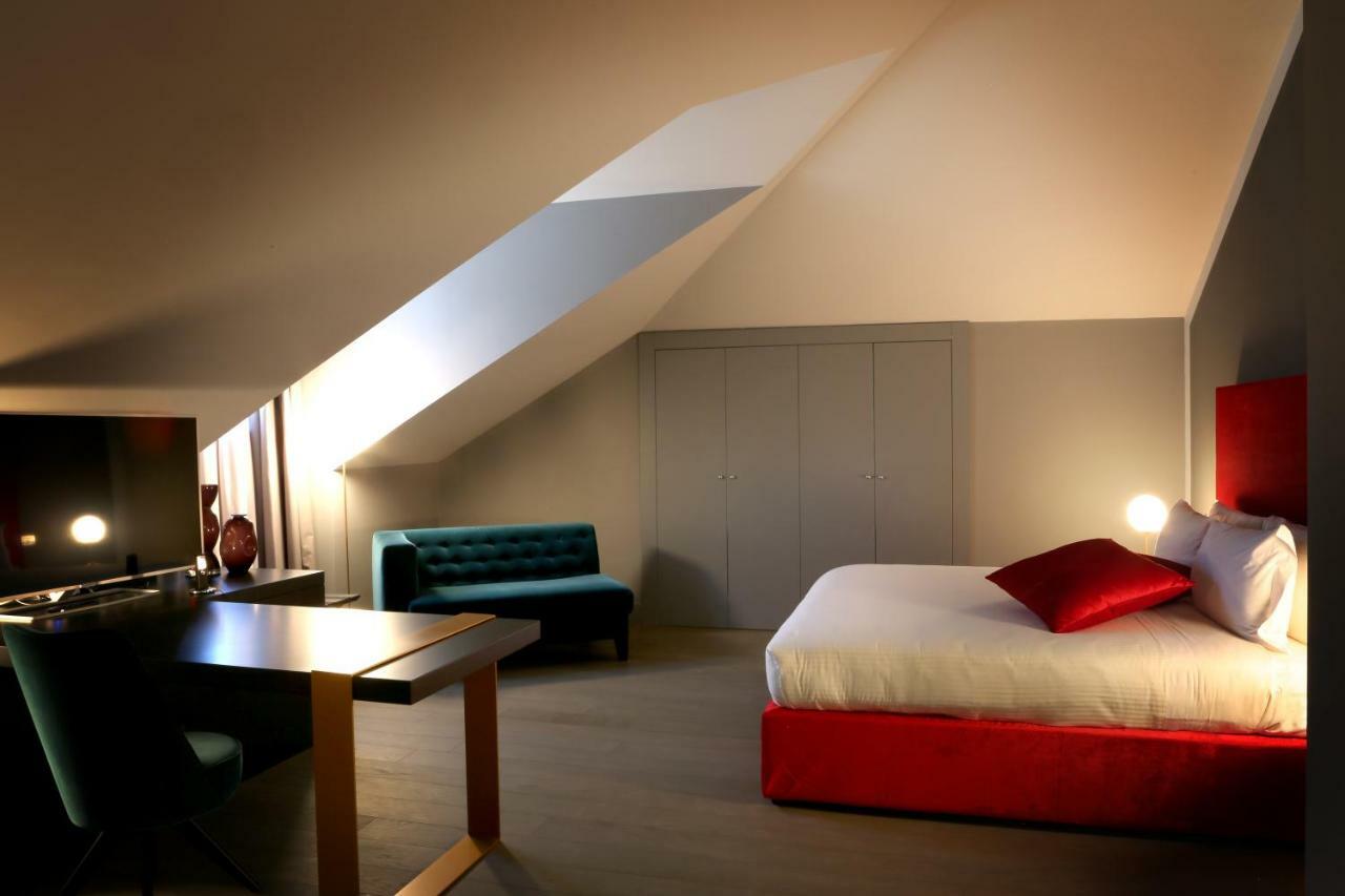 Palazzo Cornalia Hotel Milan Bagian luar foto A room at the hotel